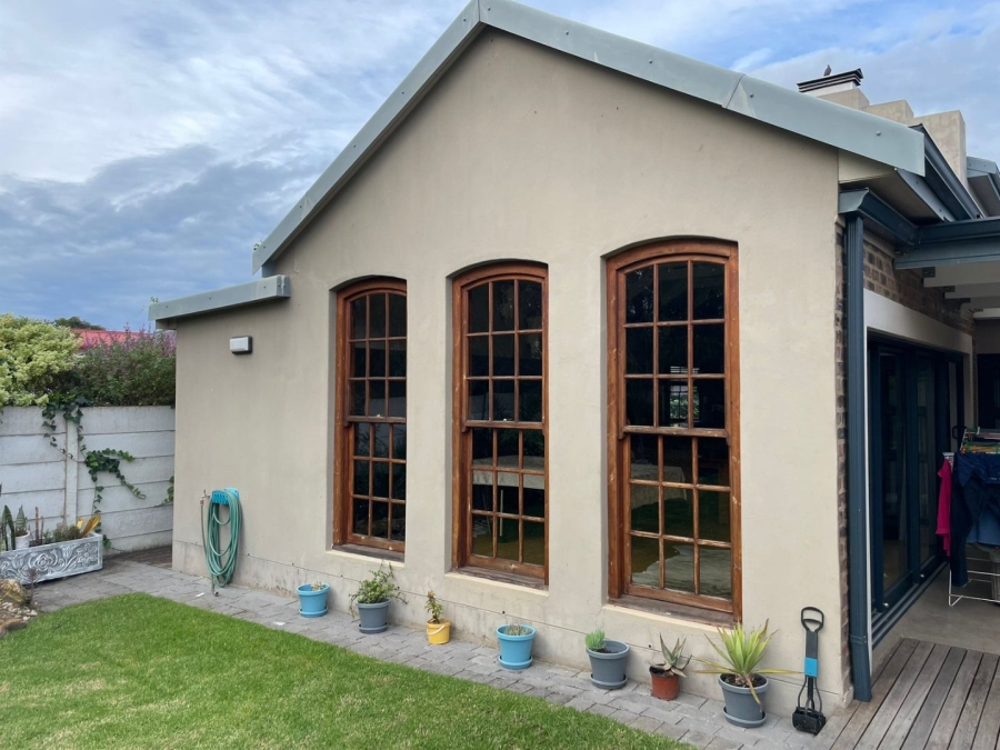  Bedroom Property for Sale in Victoria Bay Western Cape